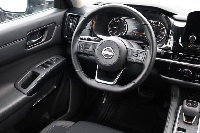 Certified 2025 Nissan Pathfinder SV FWD image 25