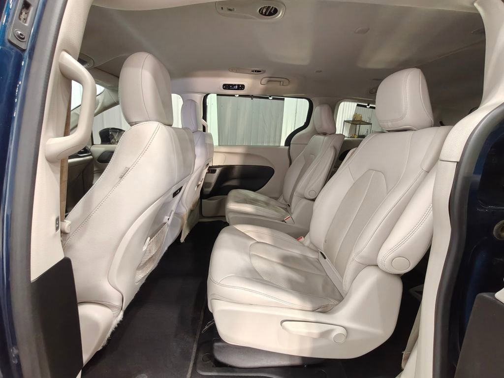 Used 2021 Chrysler Pacifica Touring-L image 28