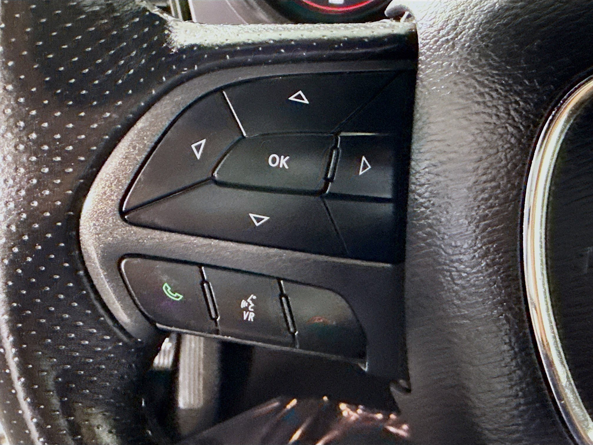 Used 2019 Dodge Challenger SXT w/ Blacktop Package image 14