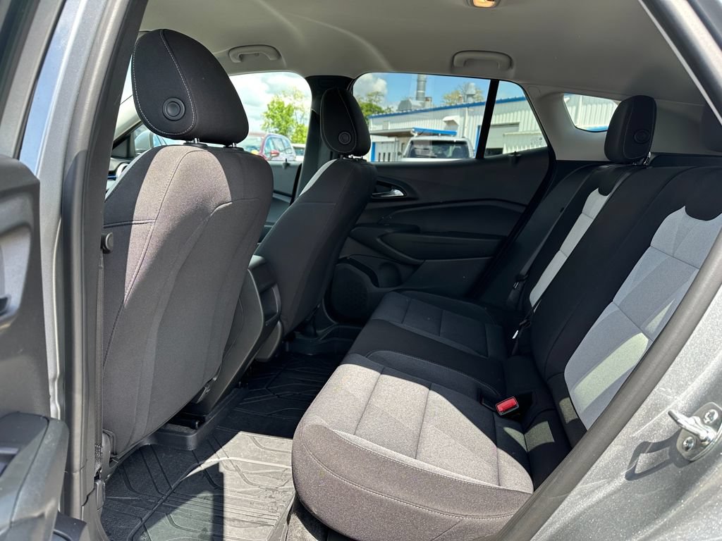 Certified 2025 Chevrolet Trax LS w/ LS Convenience Package FWD image 11