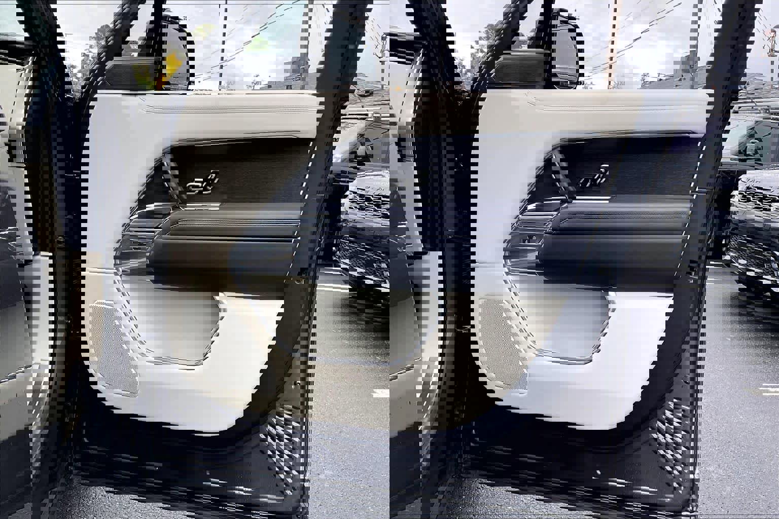 Used 2023 Land Rover Range Rover Autobiography image 25