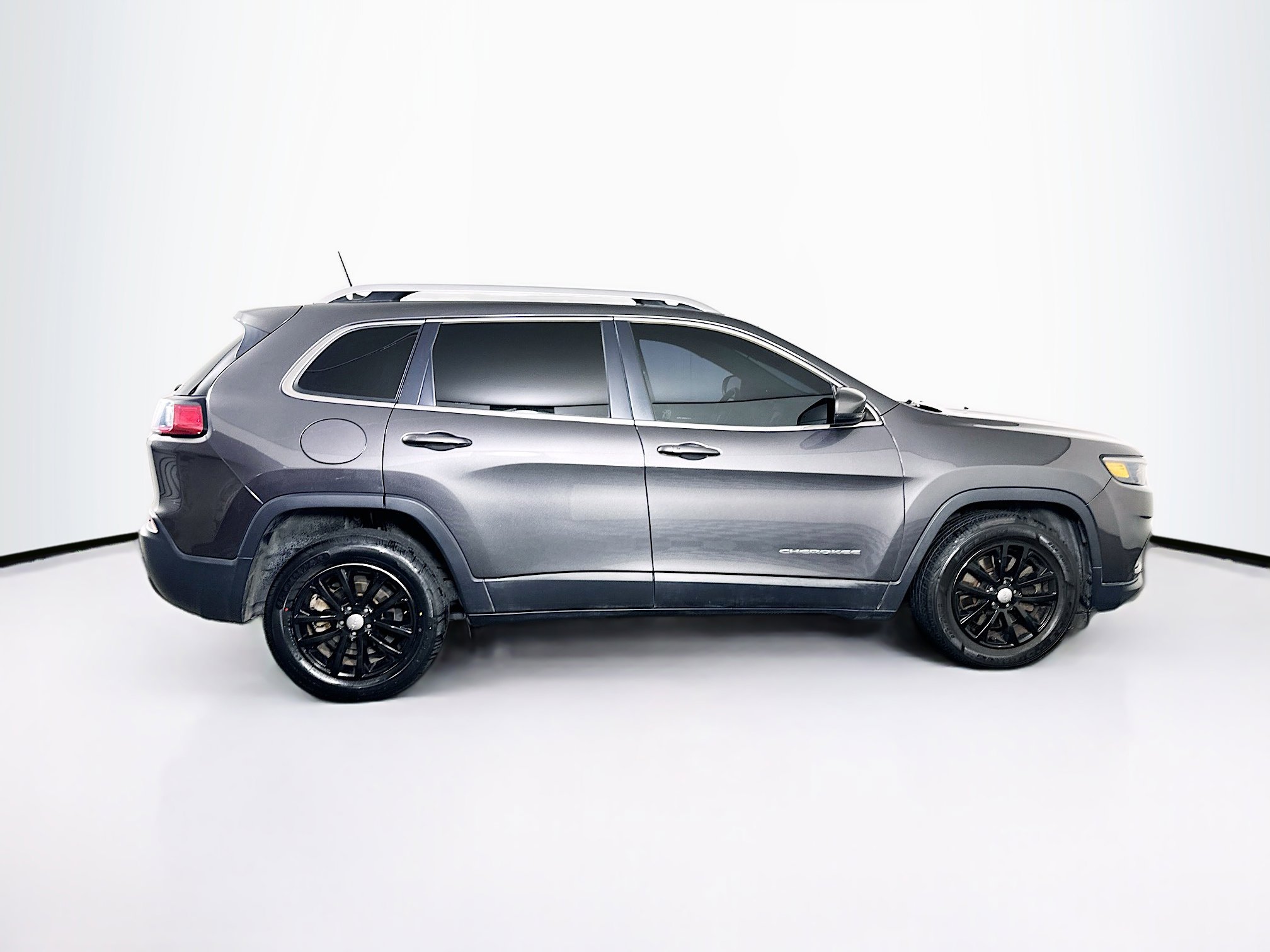 Used 2019 Jeep Cherokee Latitude Plus FWD image 10