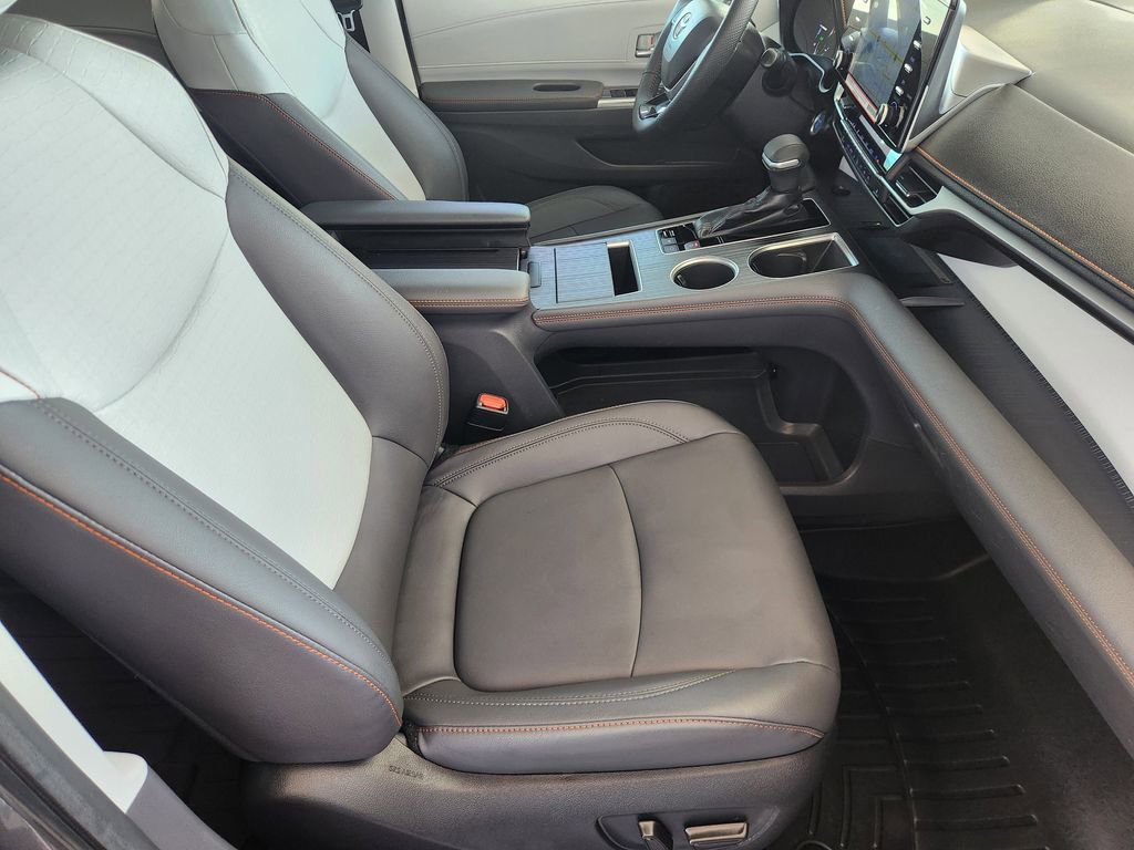 Used 2022 Toyota Sienna XSE w/ XSE Plus Package FWD image 14