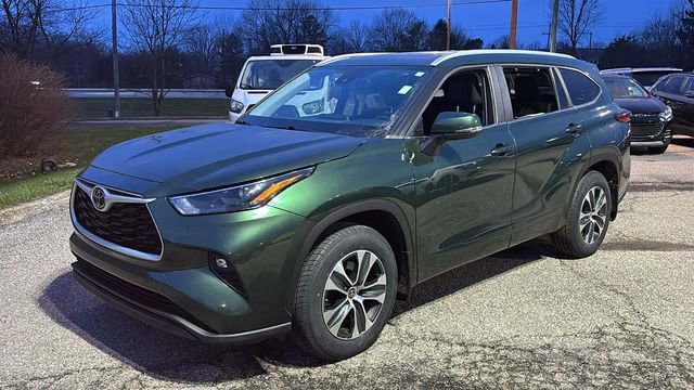 Used 2023 Toyota Highlander XLE w/ Protection Package #3 (TMS) image 2