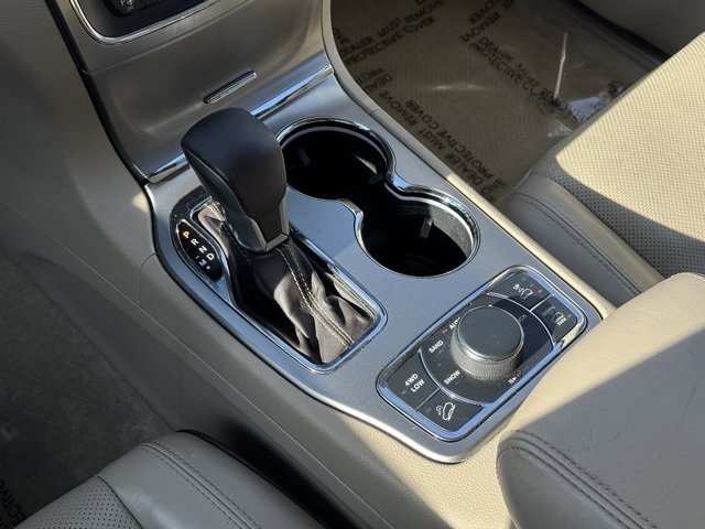 Used 2018 Jeep Grand Cherokee Overland image 16