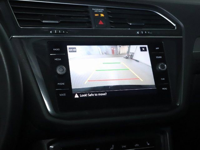 Used 2022 Volkswagen Tiguan SE w/ Panoramic Sunroof Package image 31