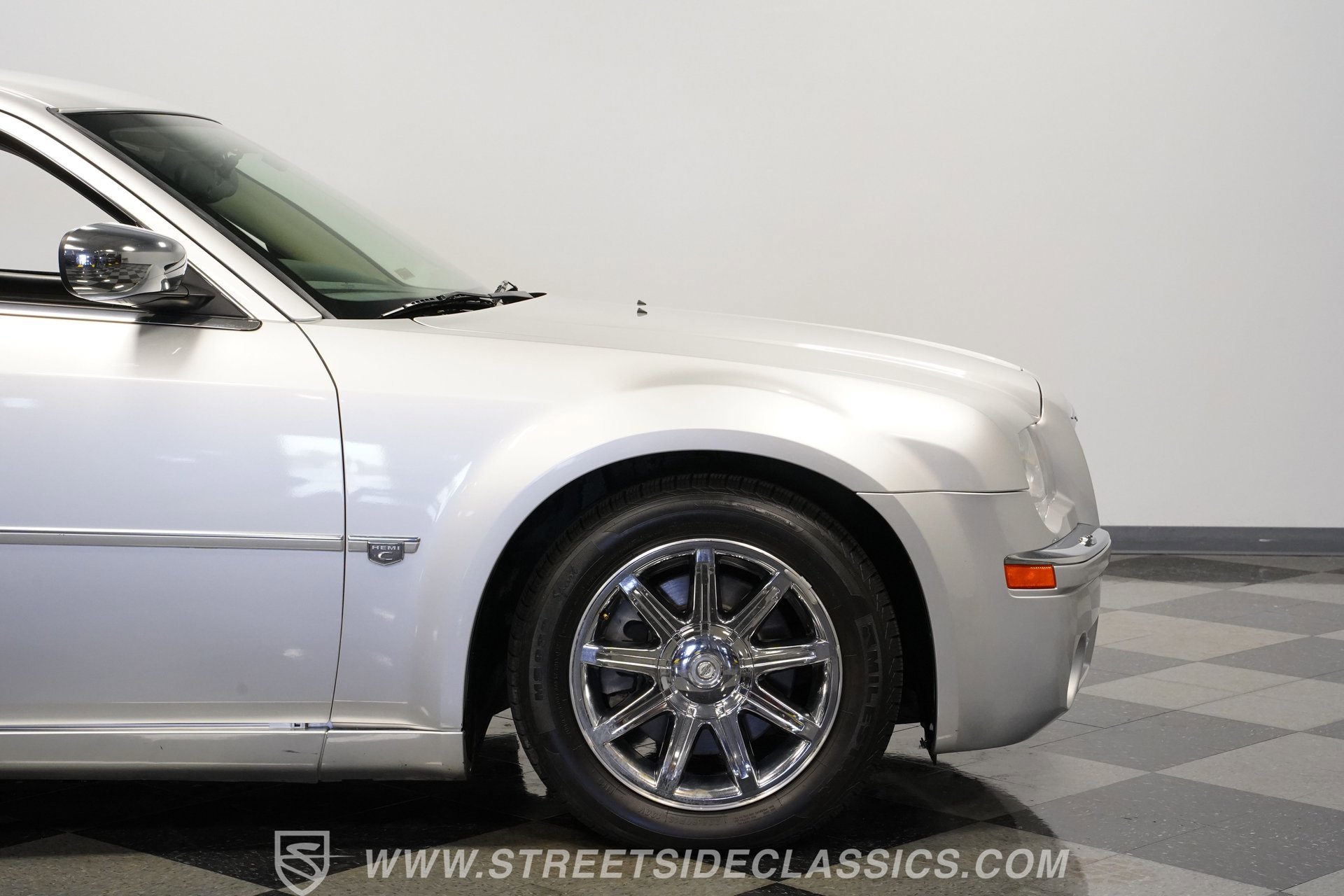 Used 2005 Chrysler 300 C w/ Navigation & Sound Group II image 30
