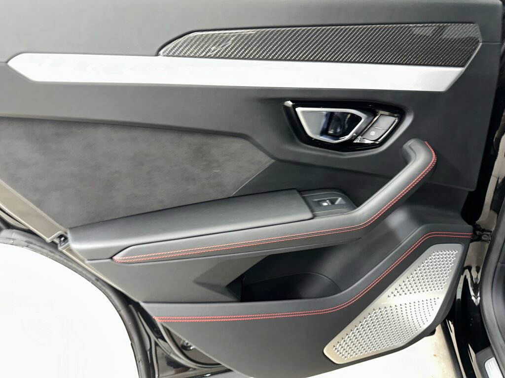 Used 2020 Lamborghini Urus image 22