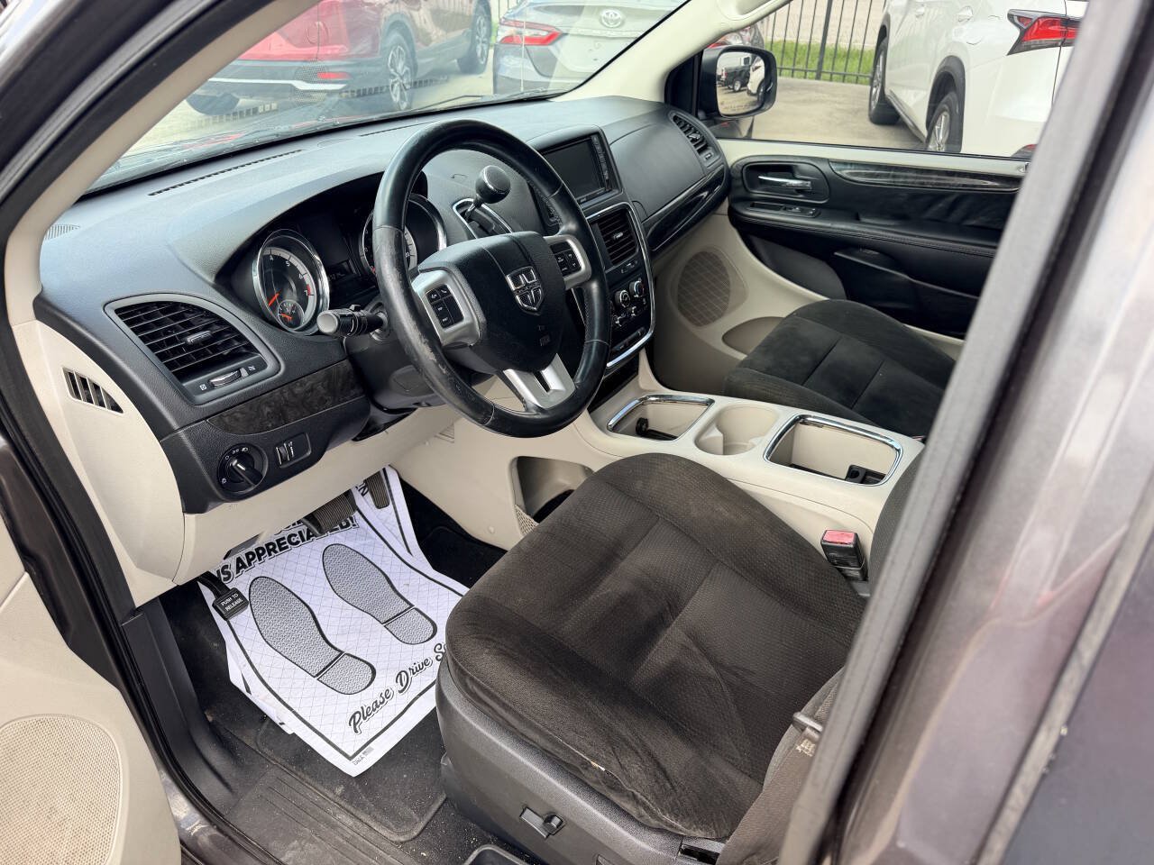 Used 2015 Dodge Grand Caravan SXT w/ UConnect Hands-Free Group FWD image 6
