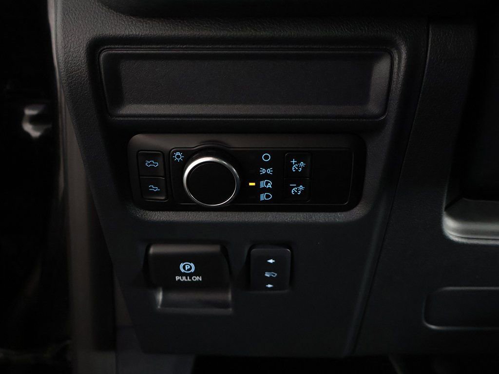 Used 2025 Ford F150 Lightning Lariat image 40