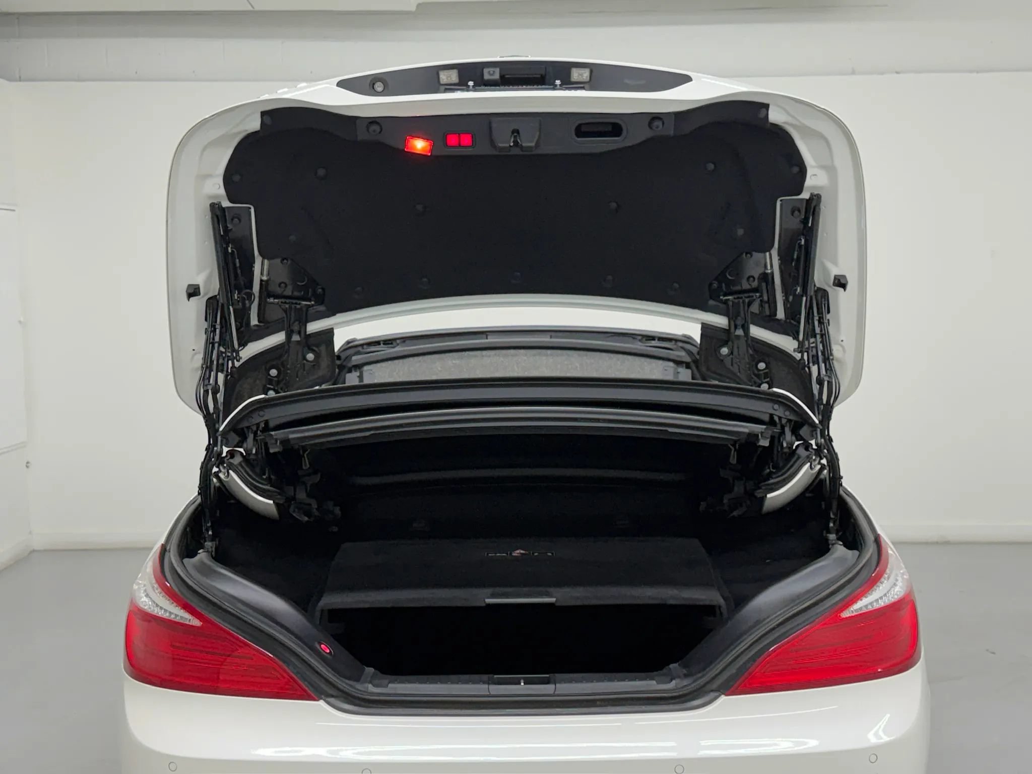 Used 2014 Mercedes-Benz SL 550 image 32