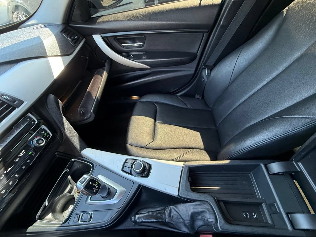 Used 2016 BMW 320i Sedan RWD image 22