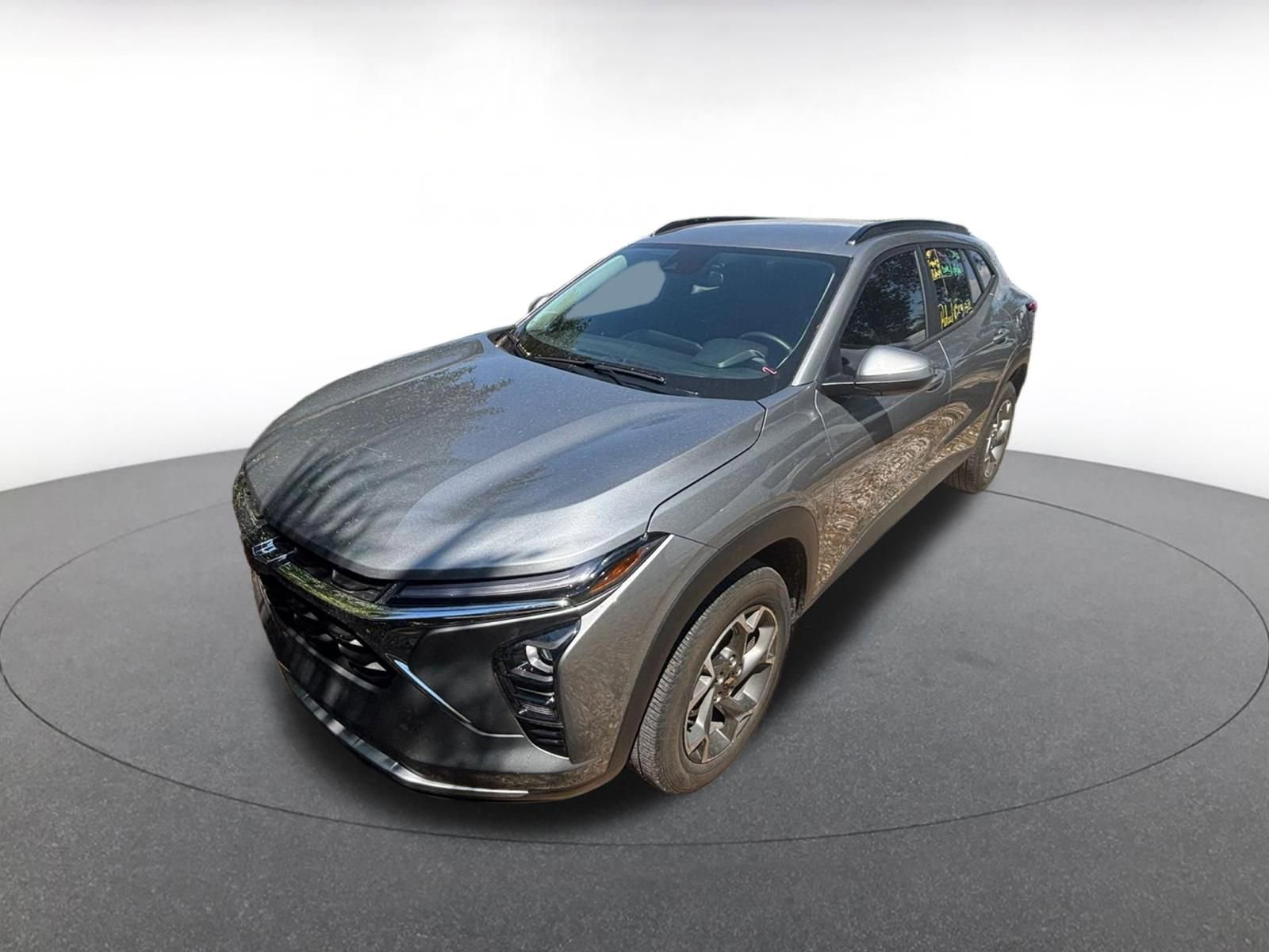 Used 2025 Chevrolet Trax LT w/ LT Convenience Package image 4