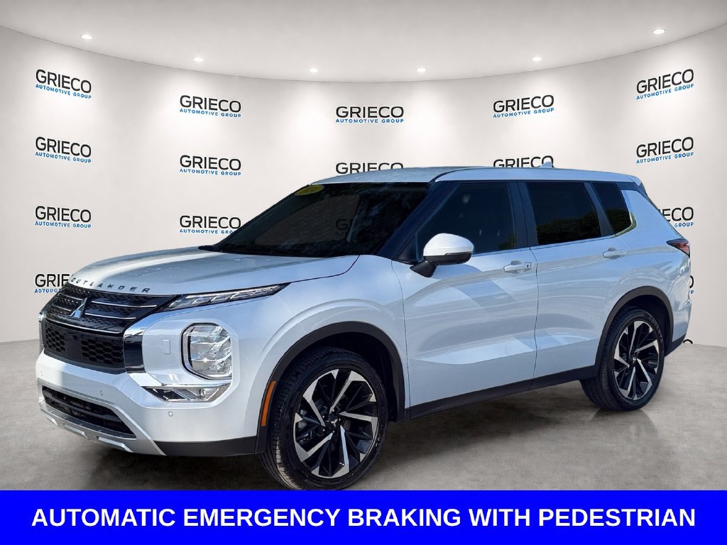 Used 2024 Mitsubishi Outlander SE AWD/4WD image 3