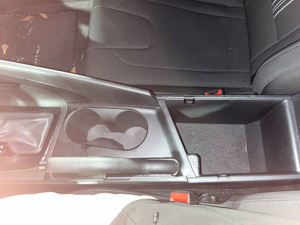 Used 2025 Hyundai Elantra Sport image 28