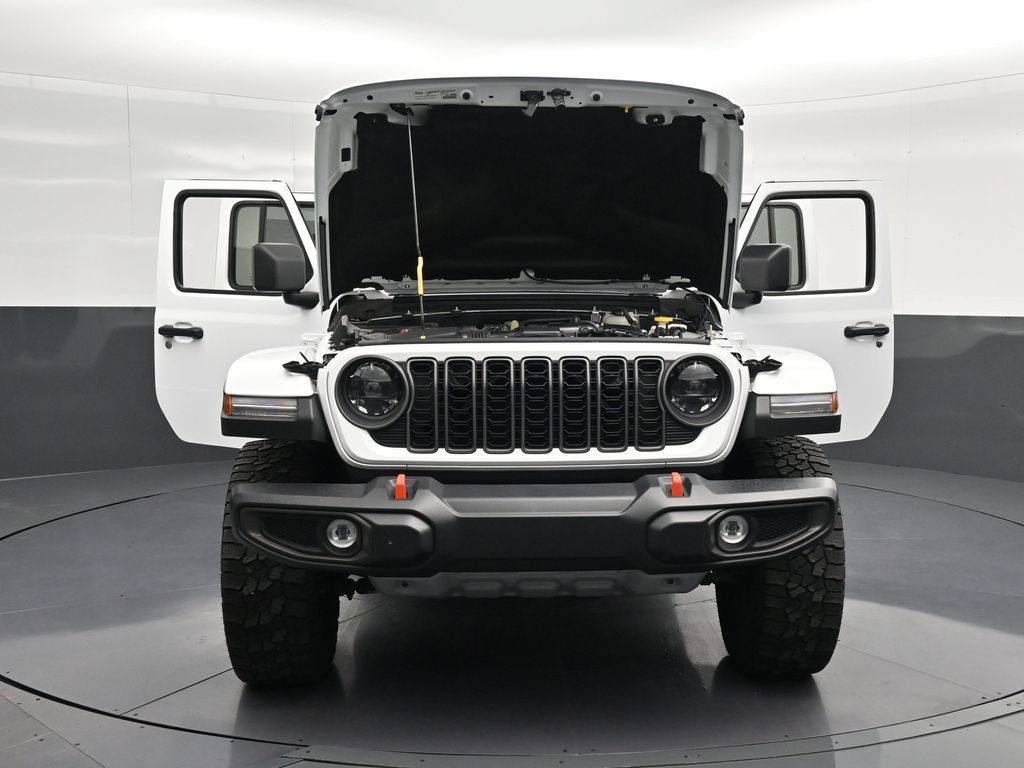 Used 2025 Jeep Gladiator Mojave w/ Convenience Group AWD/4WD image 36