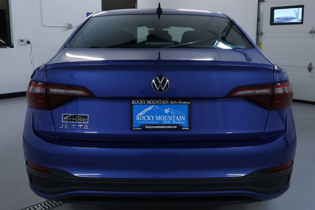 Used 2022 Volkswagen Jetta Sport image 6