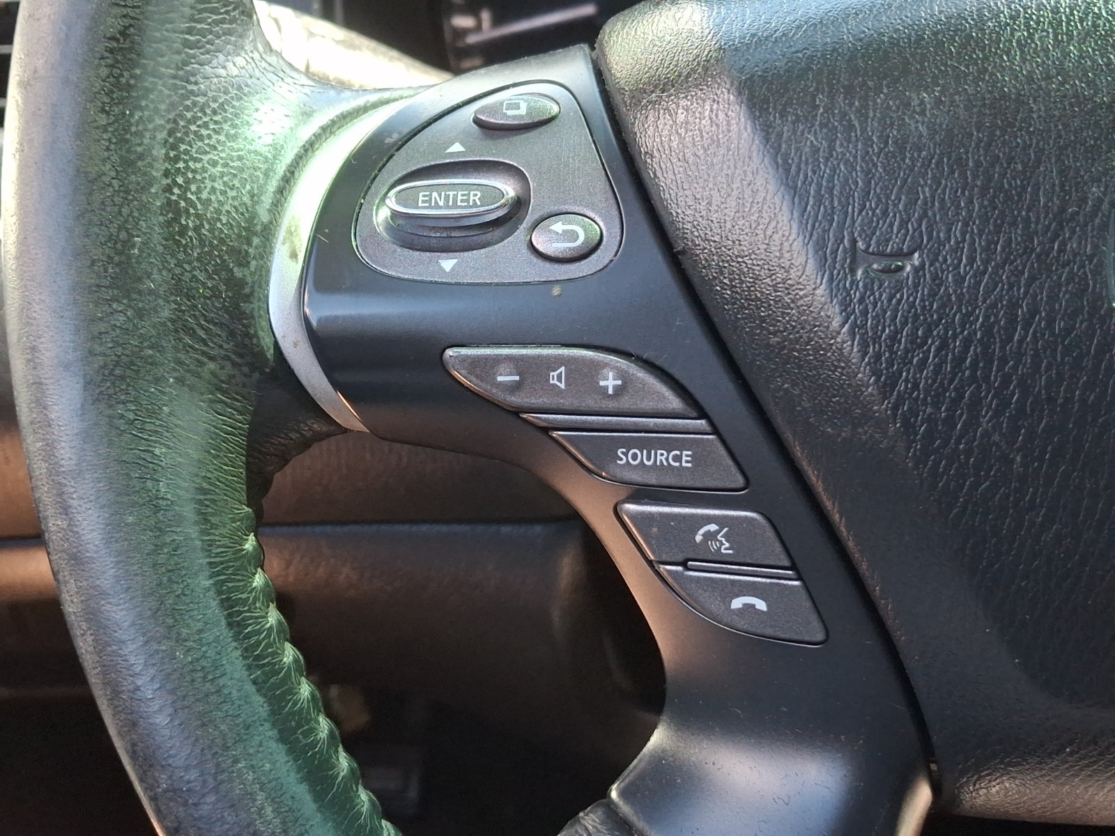 Used 2014 Nissan Pathfinder SL AWD/4WD image 19