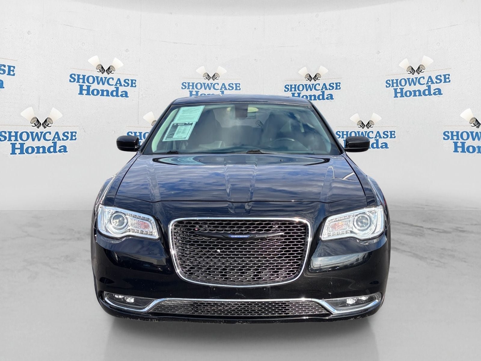 Used 2020 Chrysler 300 Limited RWD image 6