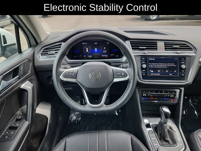 Used 2022 Volkswagen Tiguan SE w/ Panoramic Sunroof Package AWD/4WD image 23
