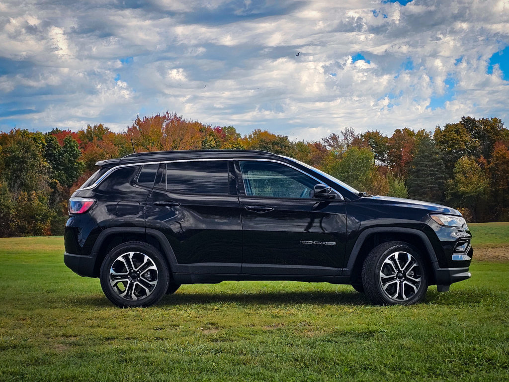 Used 2023 Jeep Compass Limited AWD/4WD image 3