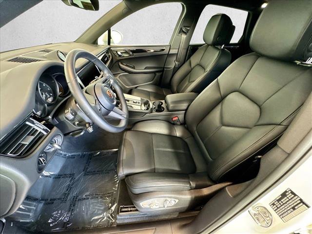 Certified 2026 Porsche Macan AWD/4WD image 5