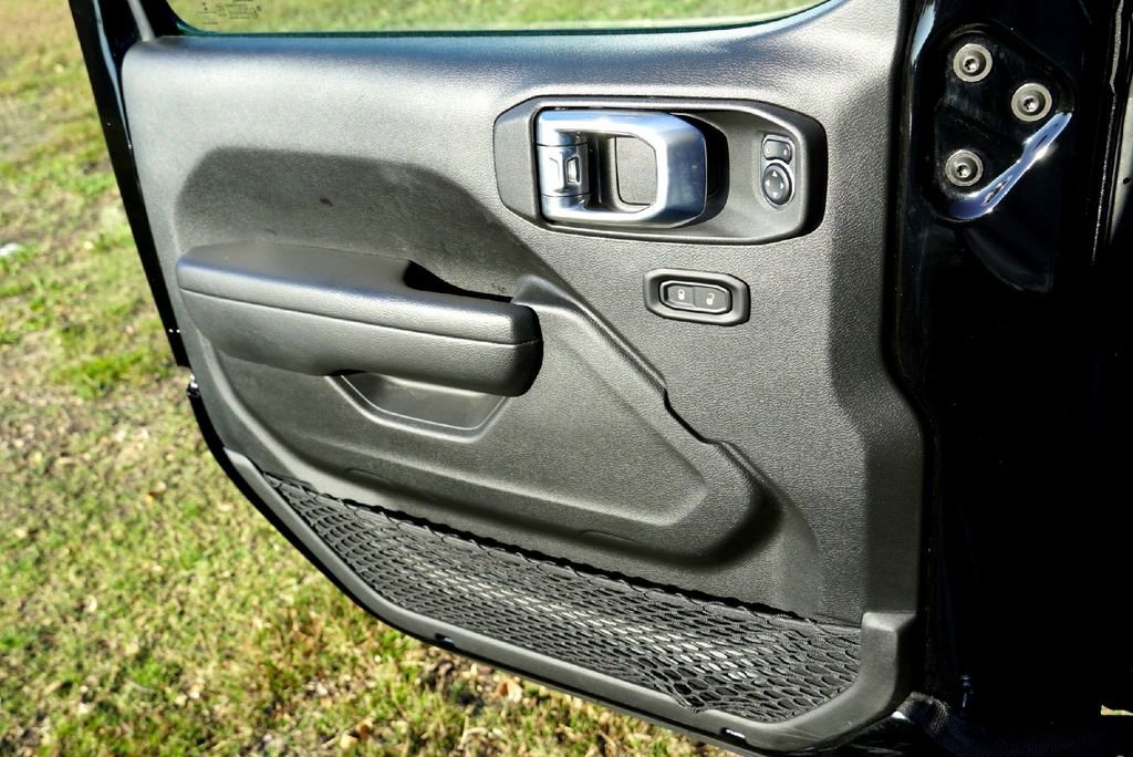 Used 2022 Jeep Gladiator Rubicon w/ Safety Group image 26