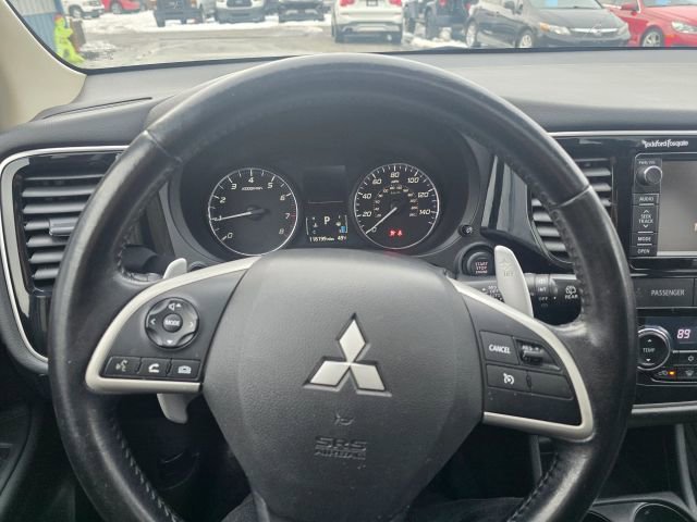 Used 2015 Mitsubishi Outlander GT image 16