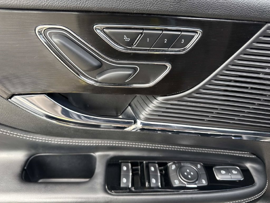 Used 2022 Lincoln Corsair AWD w/ Premium Package image 19