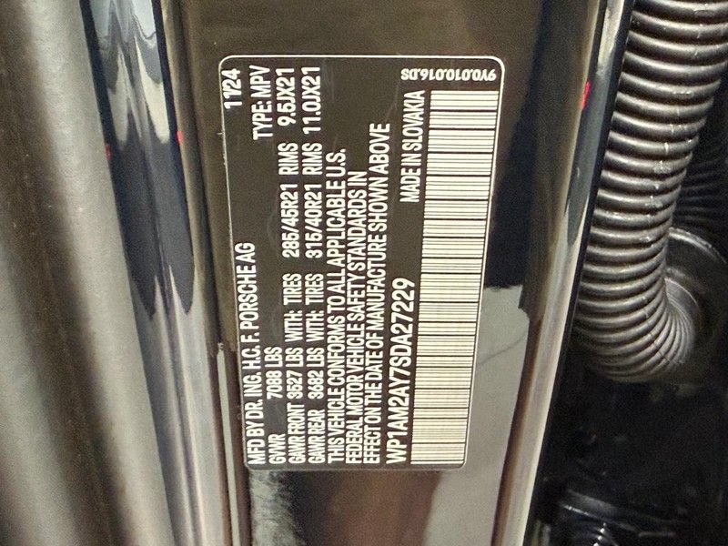 Certified 2025 Porsche Cayenne Turbo AWD/4WD image 27