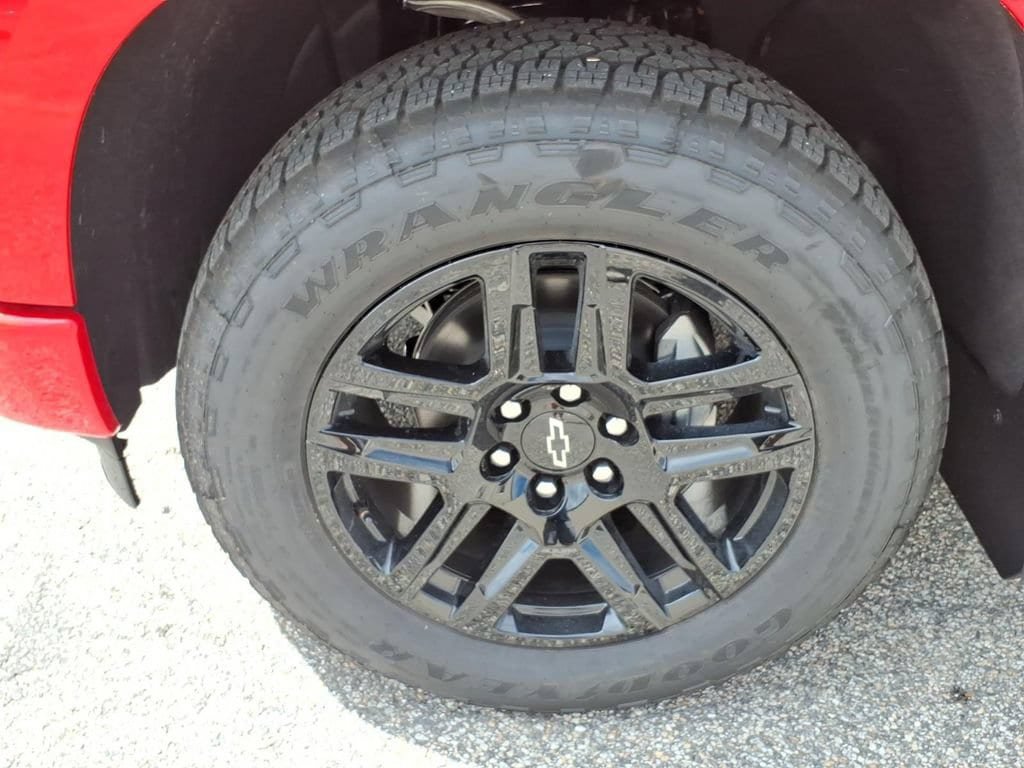 New 2026 Chevrolet Silverado 1500 Custom w/ LPO, Dark Essentials Package AWD/4WD image 9