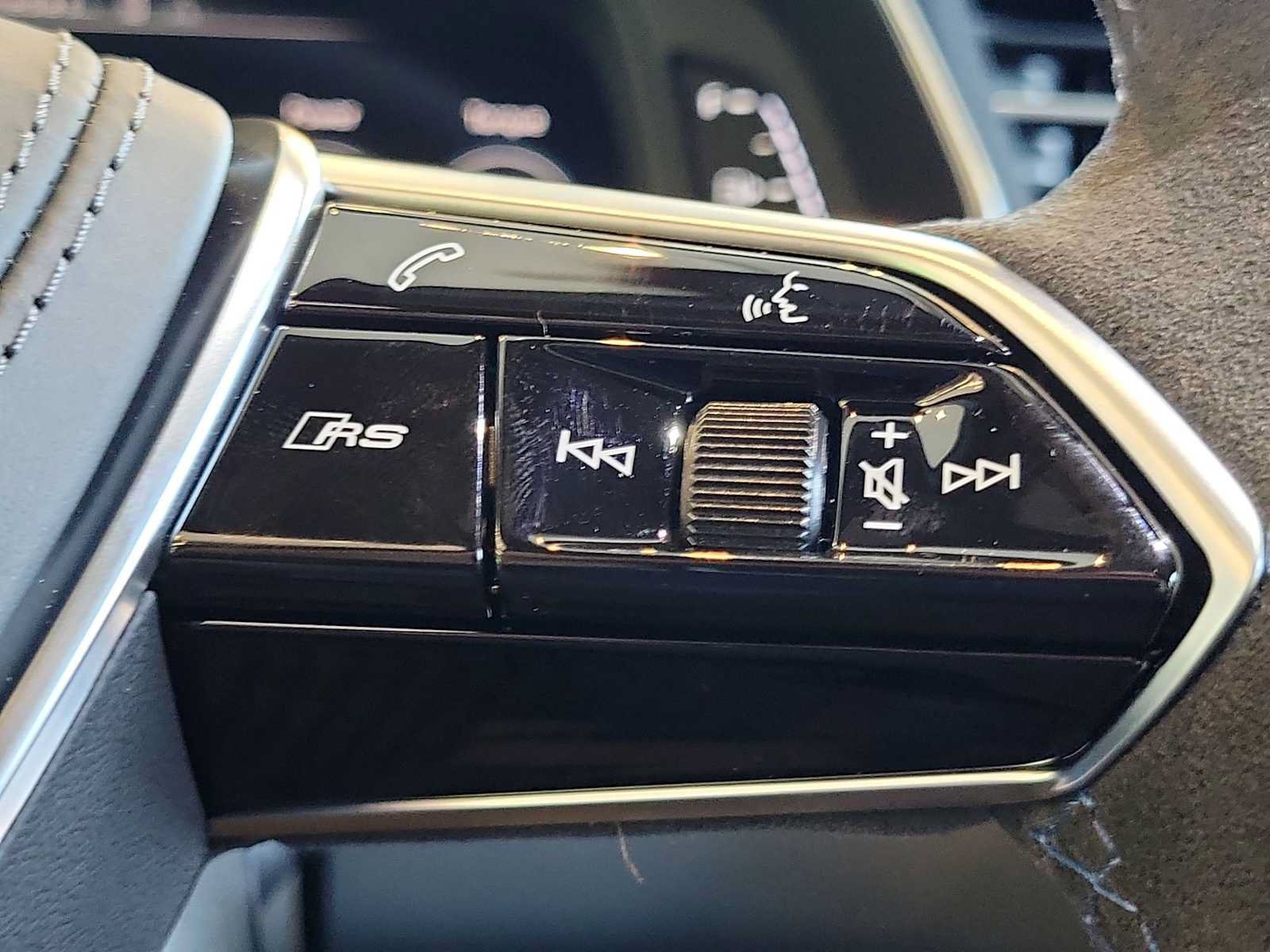 Certified 2025 Audi RS 6 performance AWD/4WD image 22