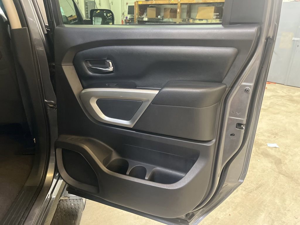 Used 2017 Nissan Titan SV AWD/4WD image 33