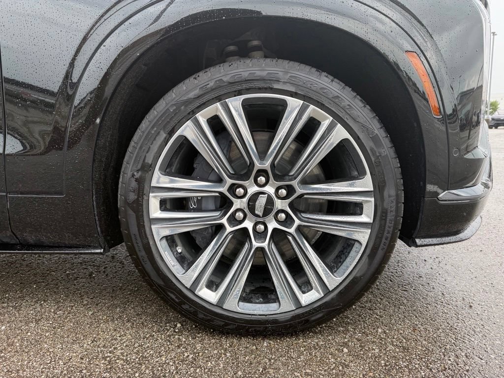 Certified 2026 Cadillac Vistiq Platinum w/ LPO, Floor Liner Package AWD/4WD image 17