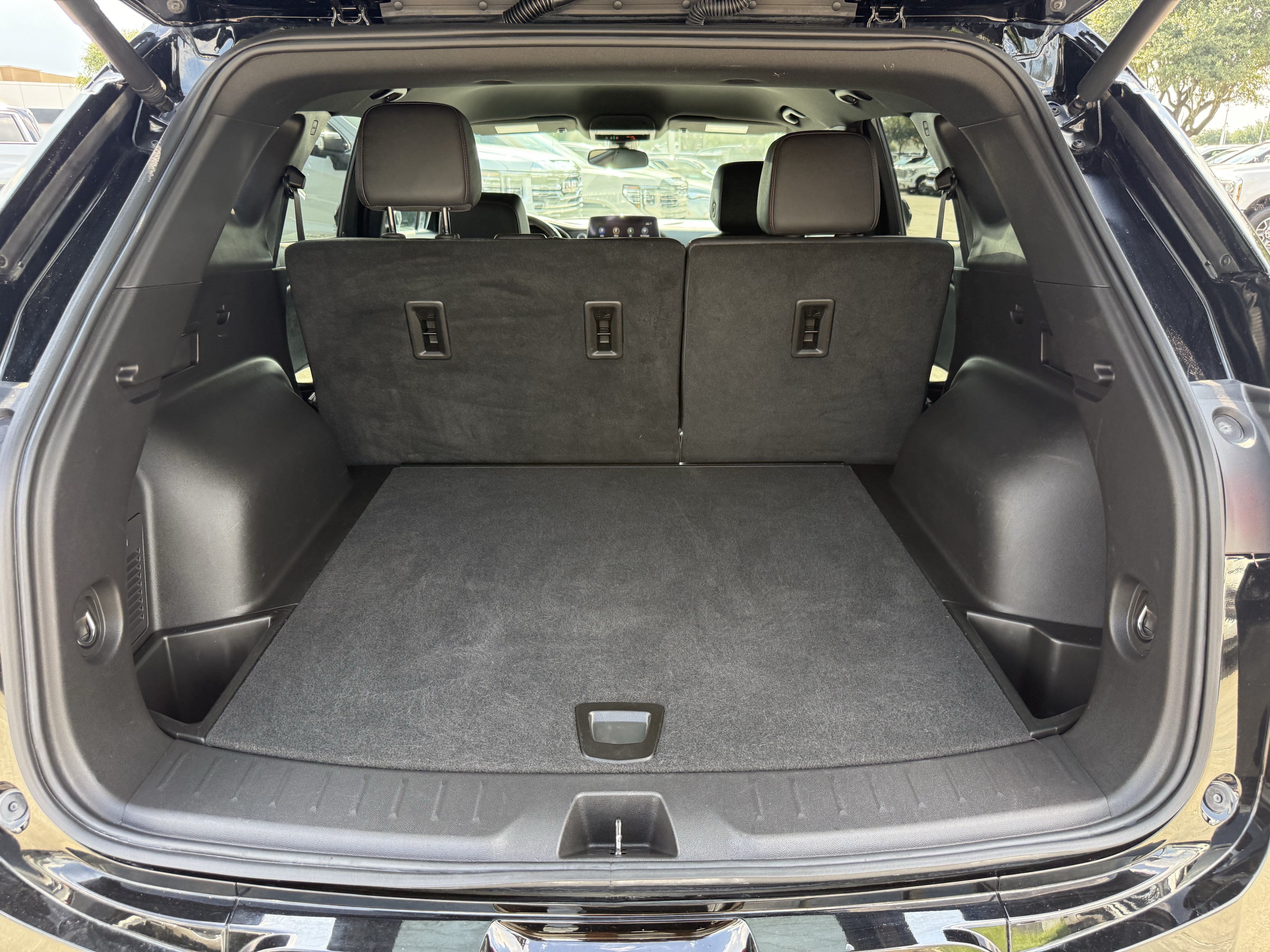 Used 2025 Chevrolet Blazer RS FWD image 32