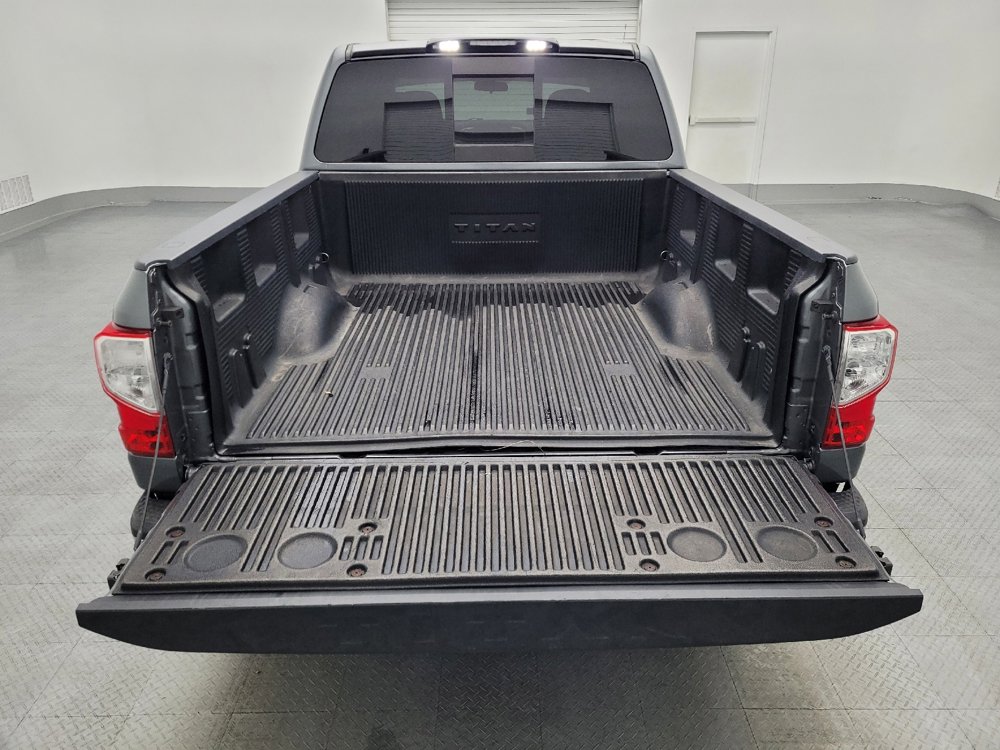 Used 2018 Nissan Titan SV image 29
