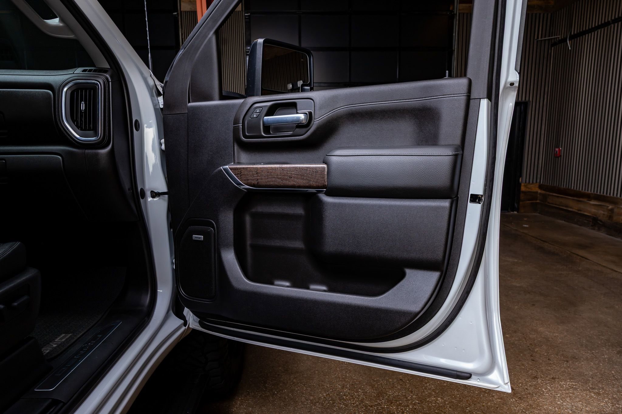 Used 2023 GMC Sierra 3500 Denali w/ Denali Ultimate Package image 37