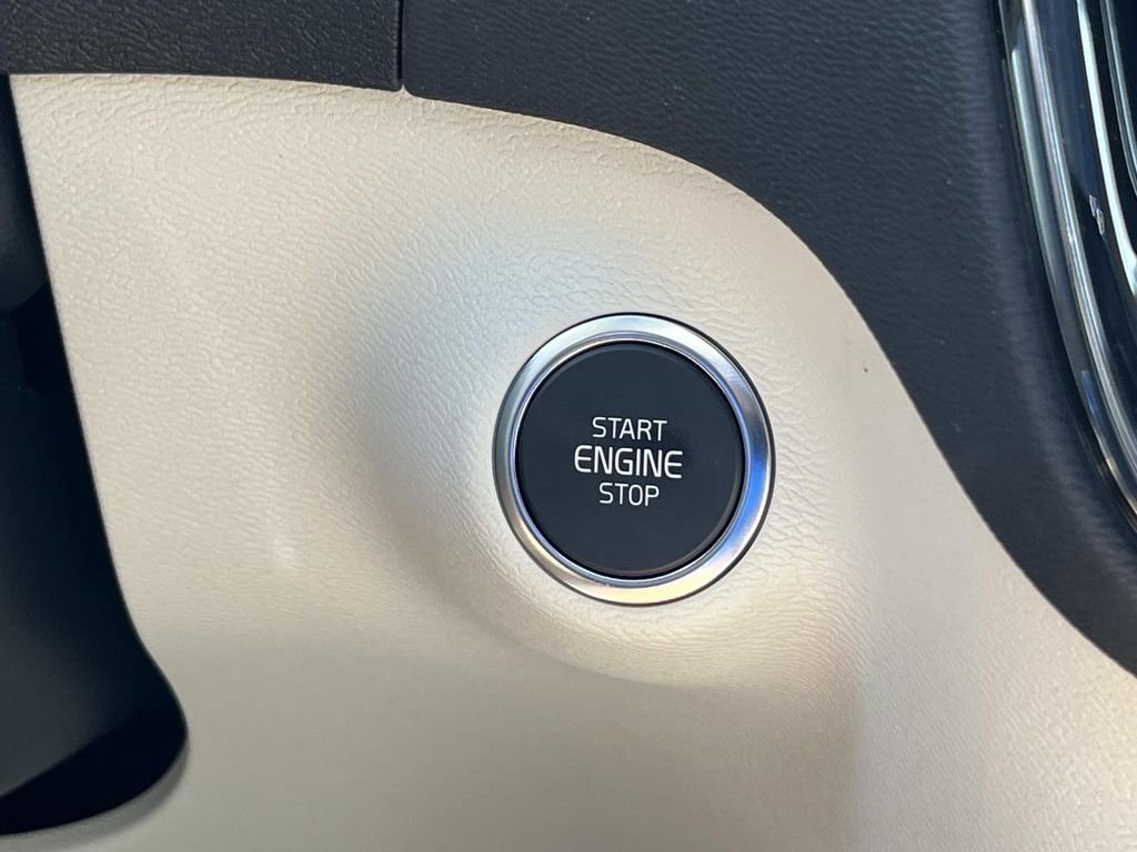 New 2026 Volvo XC40 B5 Plus w/ Protection Package Premier image 29