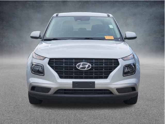 Used 2023 Hyundai Venue SE w/ Cargo Package FWD image 2