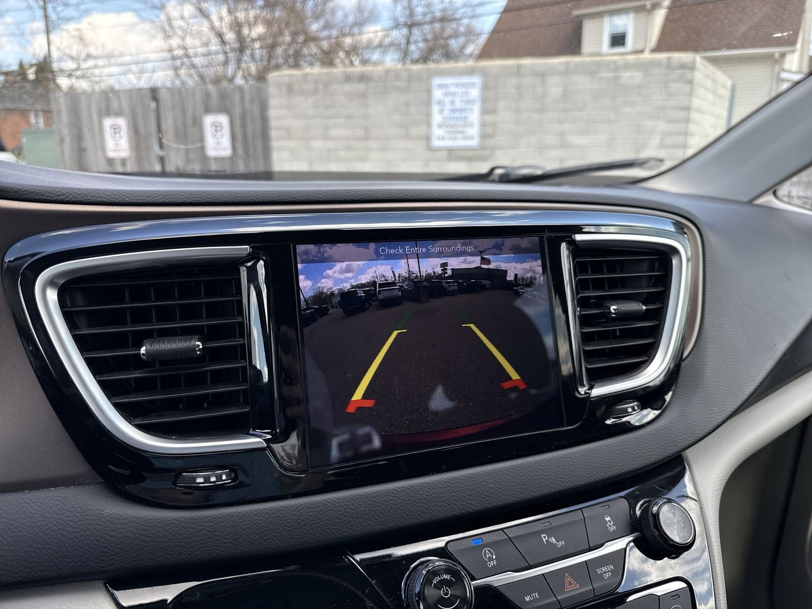 Used 2018 Chrysler Pacifica Touring-L Plus w/ Tire & Wheel Group image 36