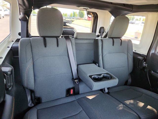 Used 2025 Jeep Wrangler Unlimited Sahara AWD/4WD image 30