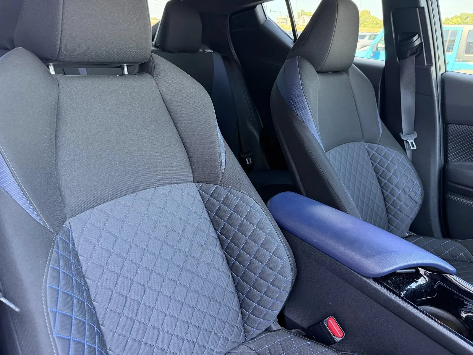 Used 2020 Toyota C-HR XLE FWD image 13