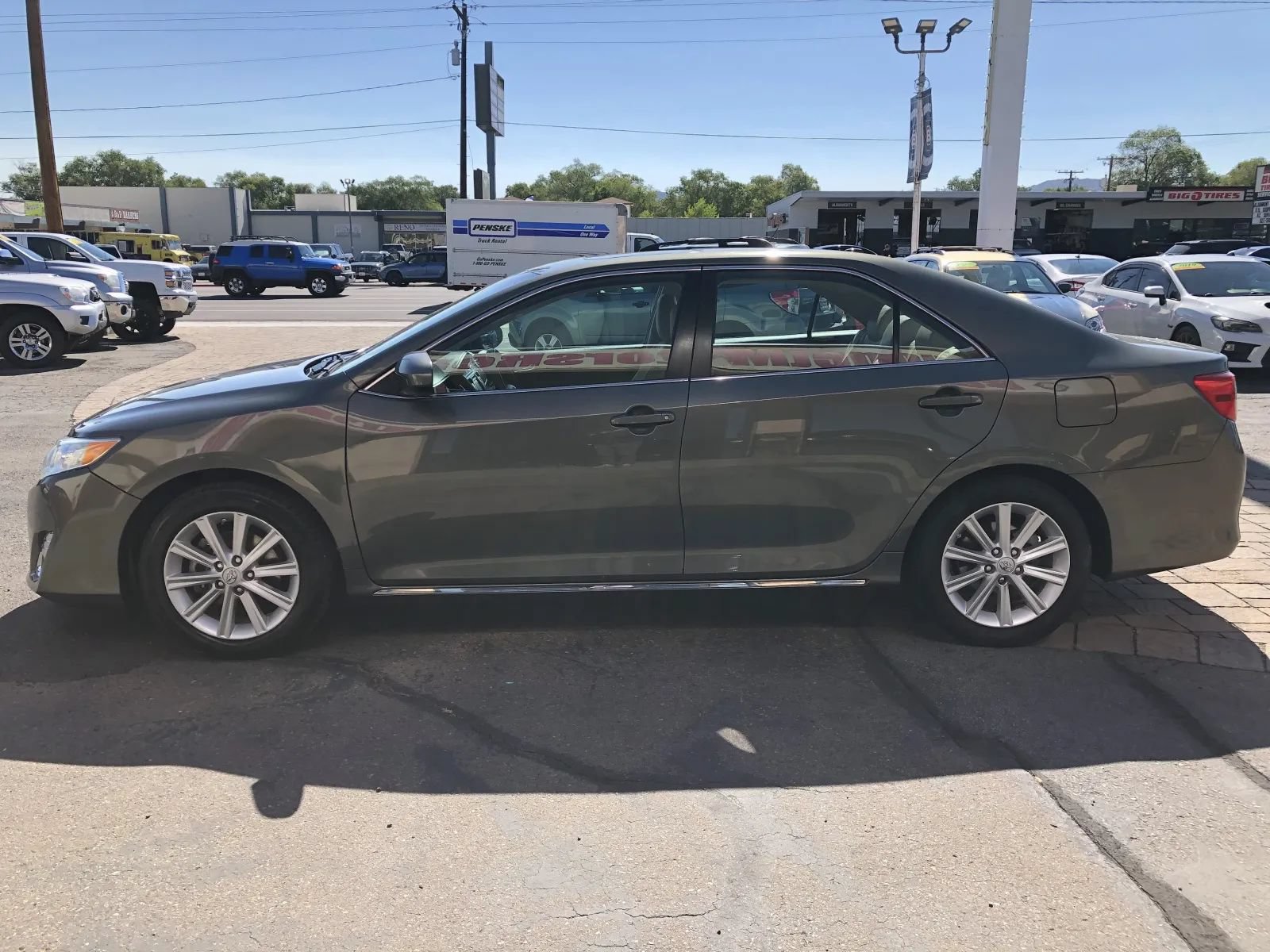 Used 2013 Toyota Camry XLE w/ Leather Pkg FWD image 5