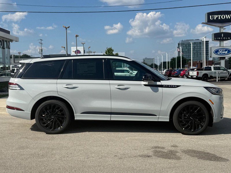 New 2027 Lincoln Aviator Reserve w/ Jet Appearance Package AWD/4WD image 2