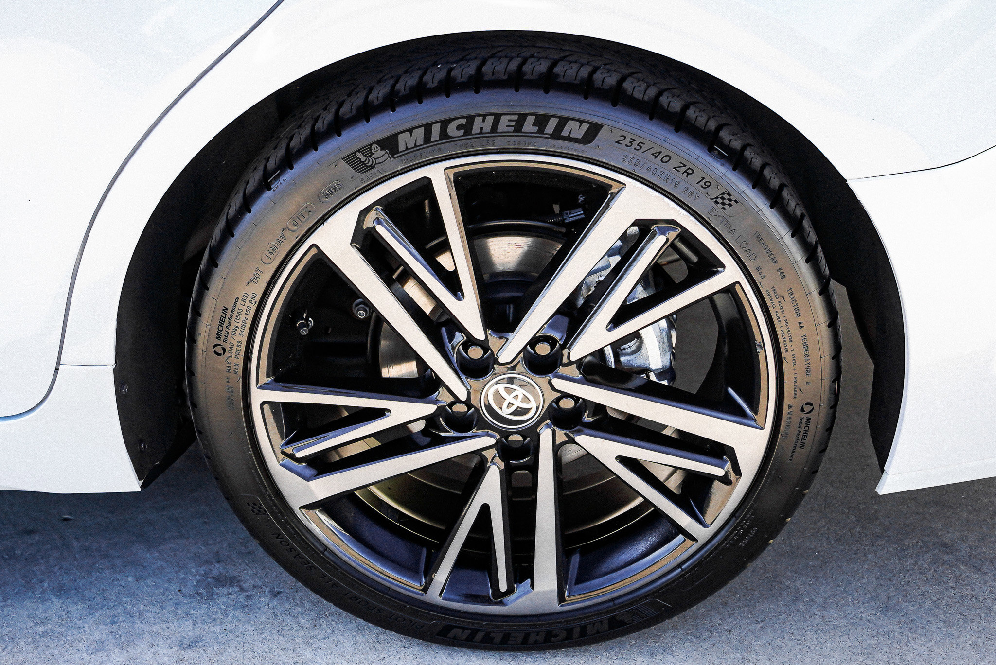 Used 2025 Toyota Camry XSE FWD image 13