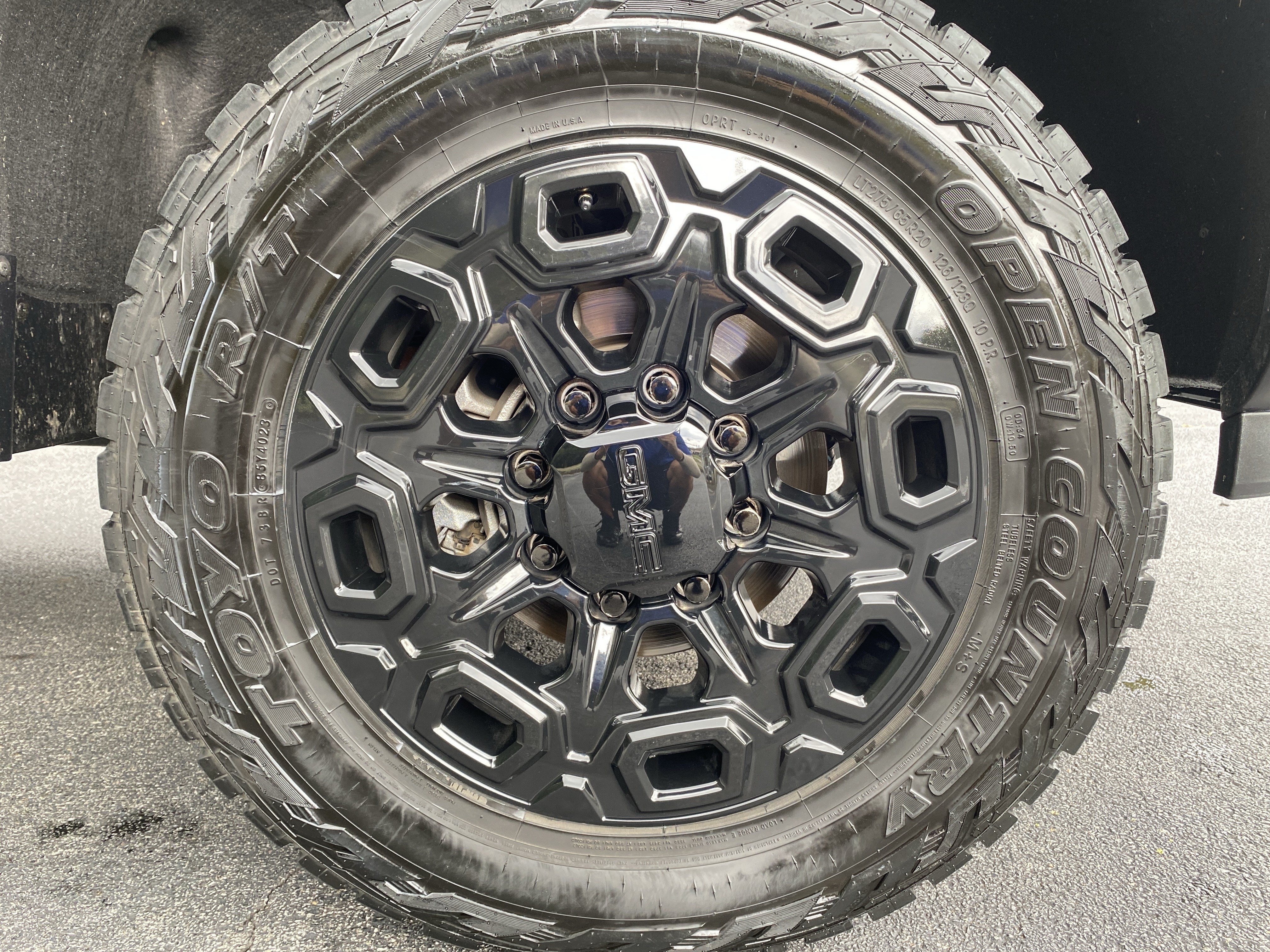 Used 2025 GMC Sierra 2500 AT4 w/ AT4 Premium Plus Package AWD/4WD image 14