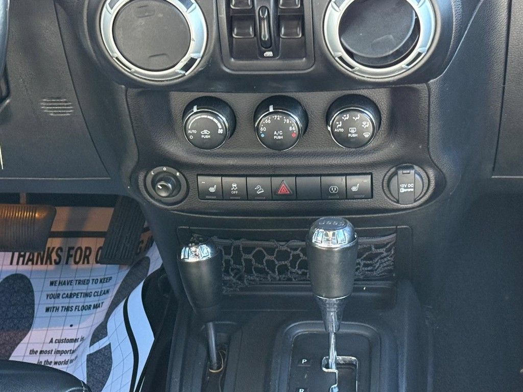 Used 2016 Jeep Wrangler Unlimited Sahara w/ Connectivity Group AWD/4WD image 10