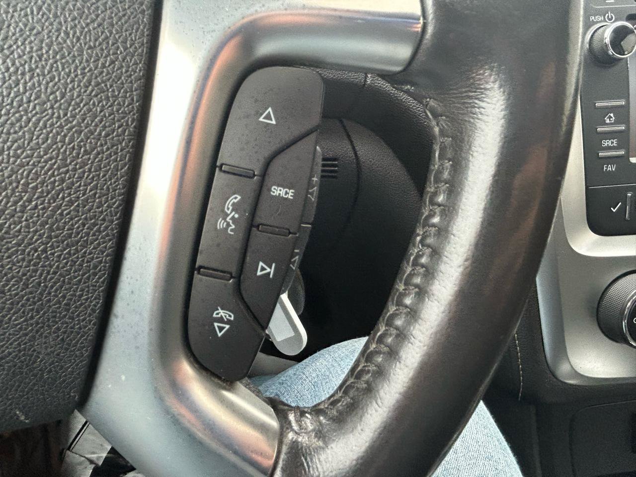 Used 2014 GMC Acadia SLE FWD image 21