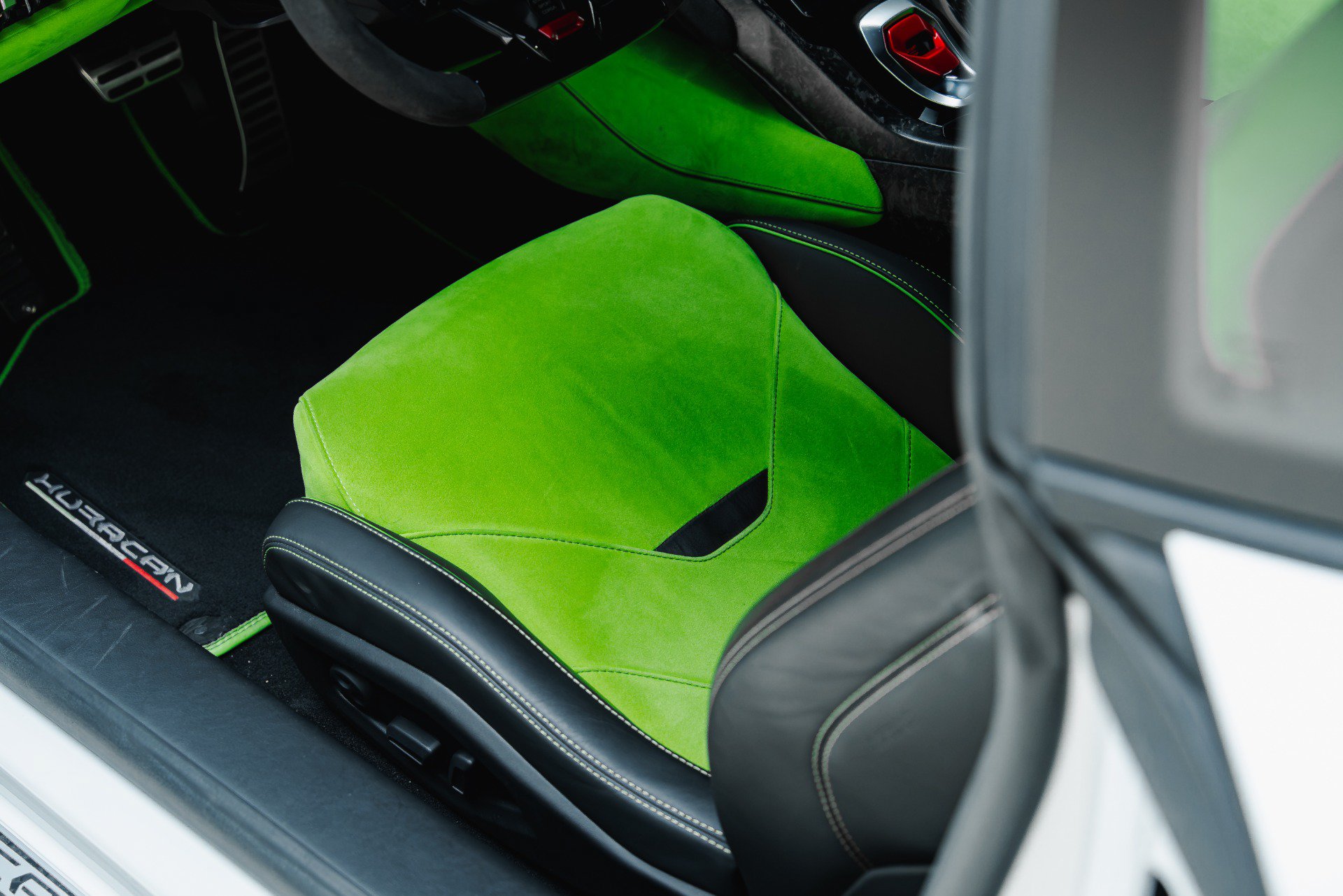 Used 2021 Lamborghini Huracan EVO RWD image 49