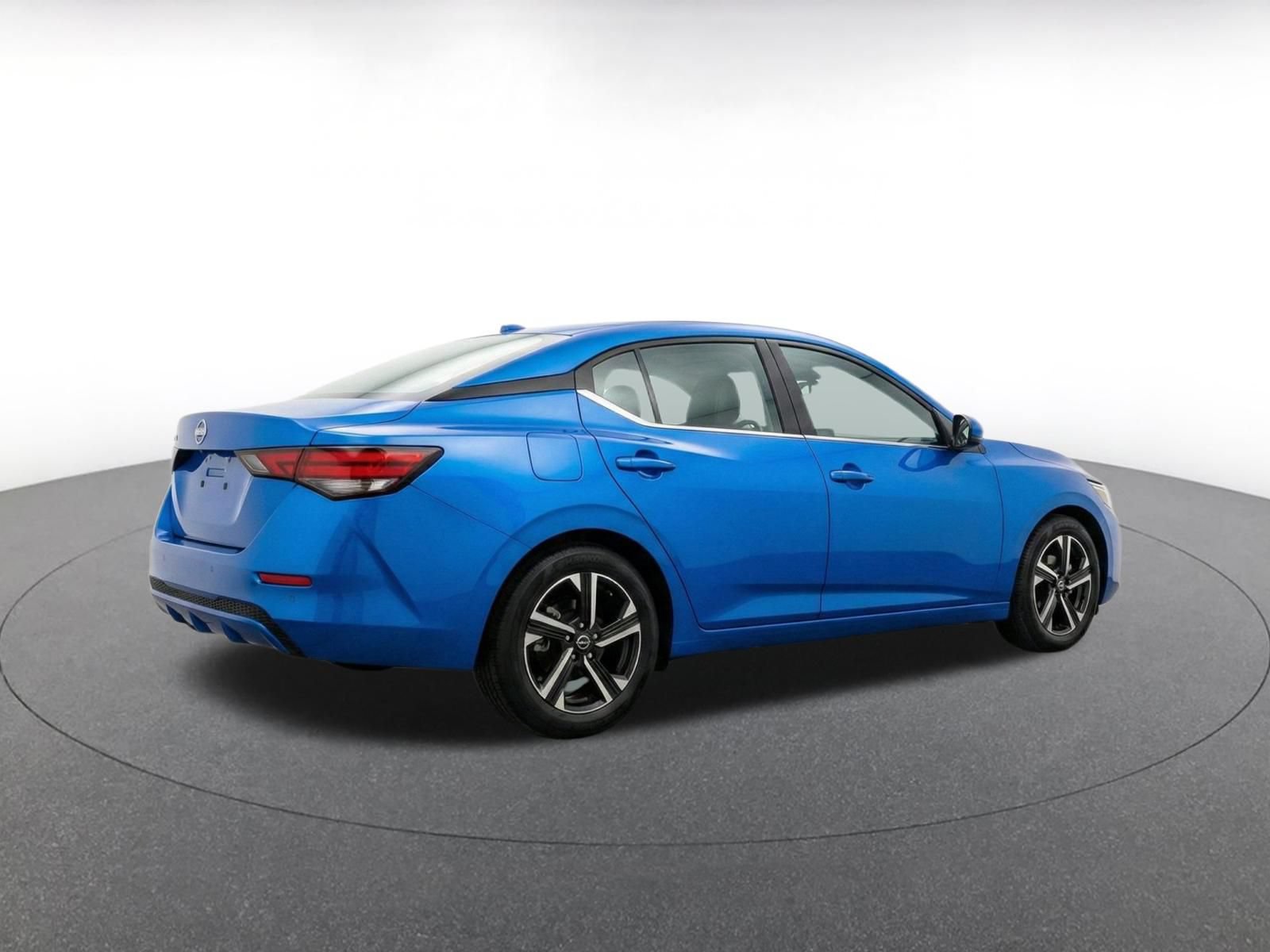 Used 2025 Nissan Sentra SV FWD image 11